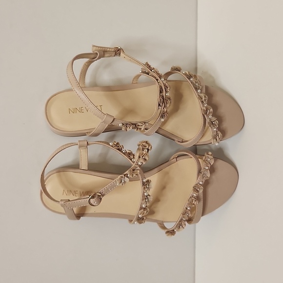 Nine West Women's Floral Rosebuds and Pearls Taupe Slingback Sandal Size 9 - Picture 2 of 9